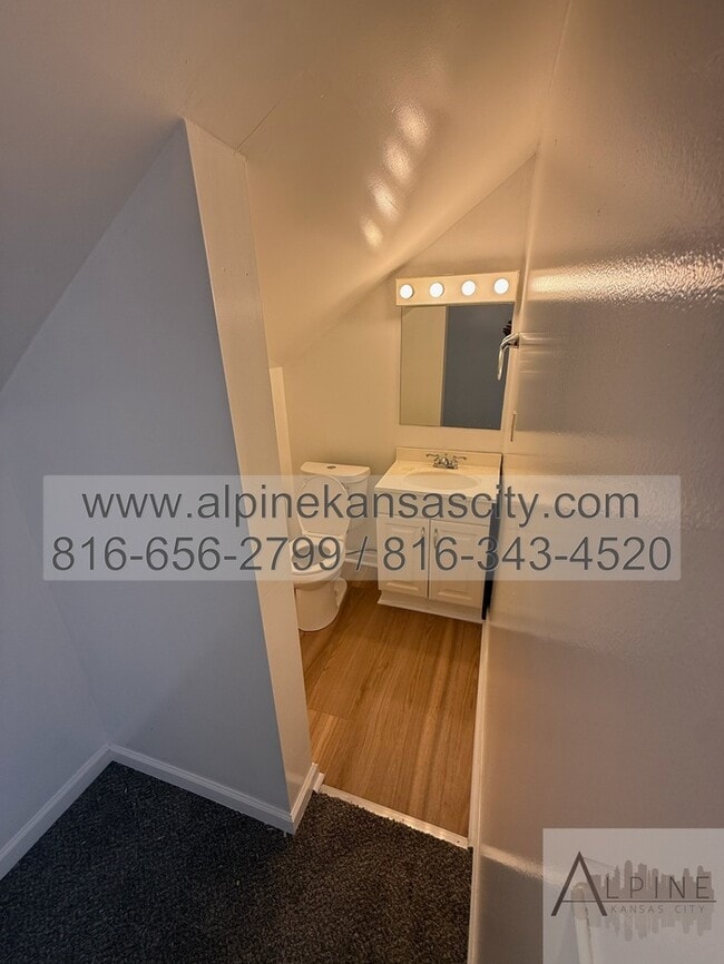 Building Photo - Super Affordable HOUSE In Center School Di...