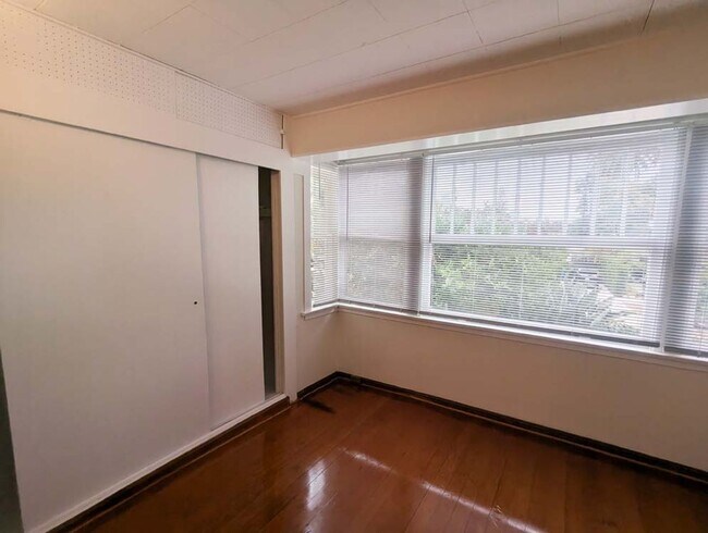 Building Photo - 1421 Kellam Ave