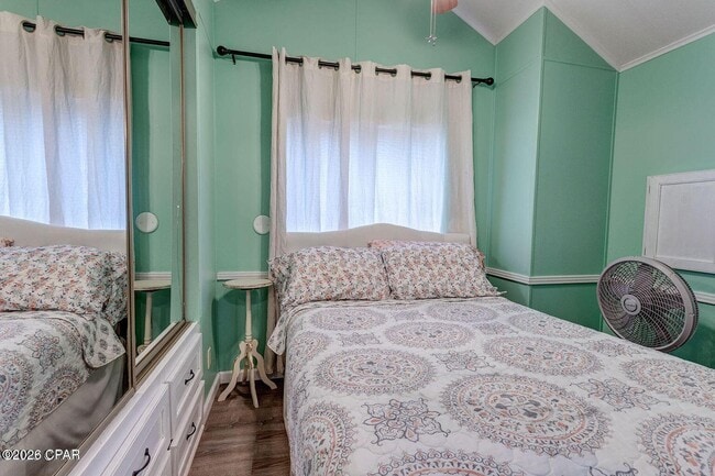 Building Photo - 1219 Thomas Dr