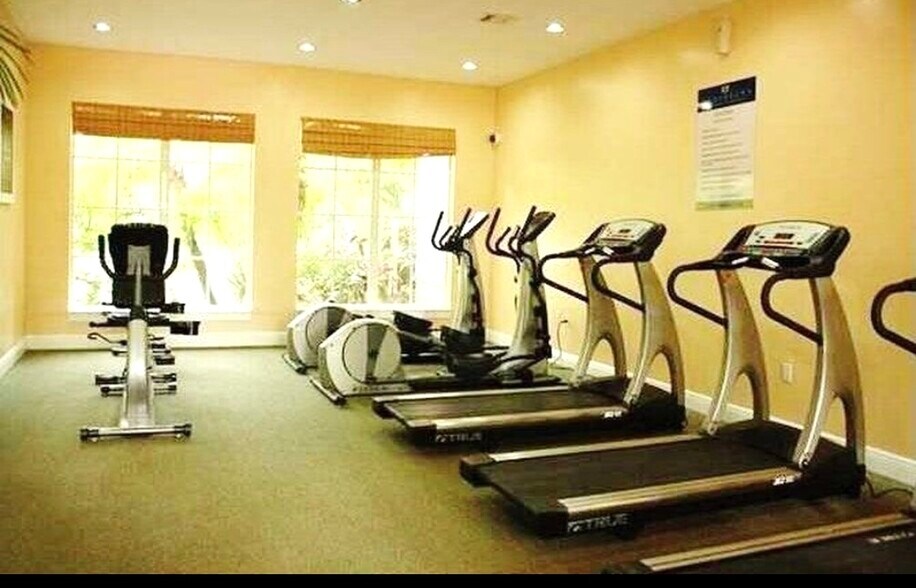 Building Photo - 12118 Saint Andrews Pl