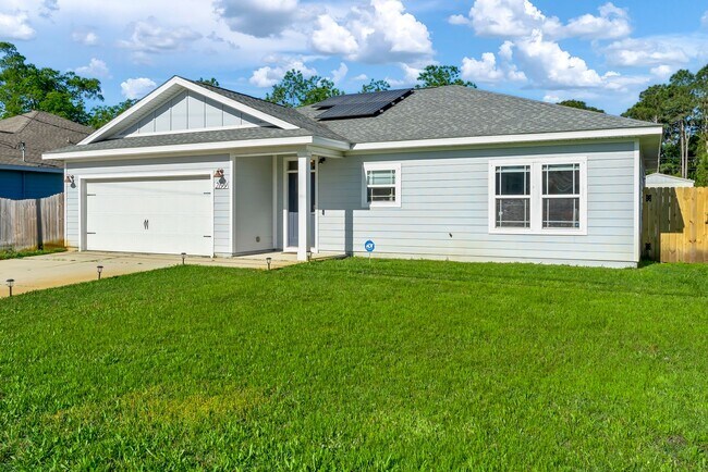 Building Photo - Solar Panel Home in East Navarre!