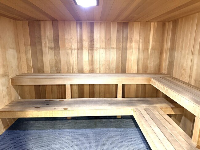 Building Photo - 7076 Huntington Ln