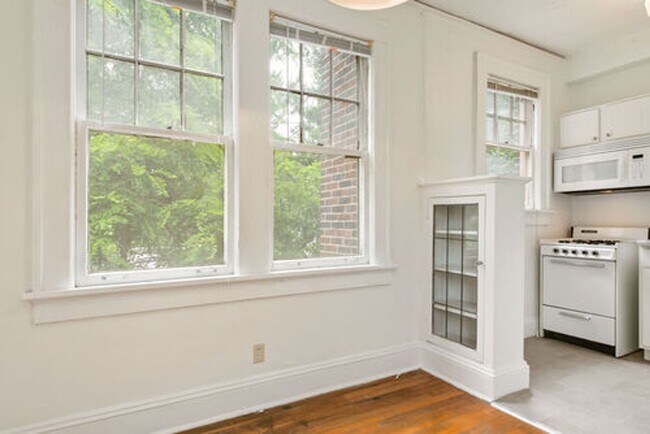 Building Photo - 155-163 Ponce de Leon Ct