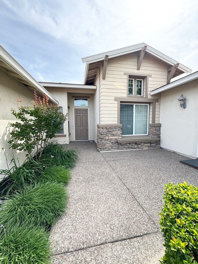 Building Photo - Sun City Lincoln Hills Active Adult Community Three Bedroom Three Car Garage SEE VIDEO