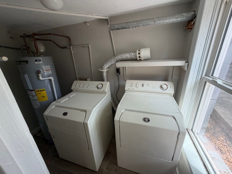 Building Photo - Room in Duplex on M.L.K. Jr Dr SW