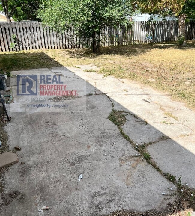 Building Photo - 4 Bedroom 2 Bath Home - Pet Friendly