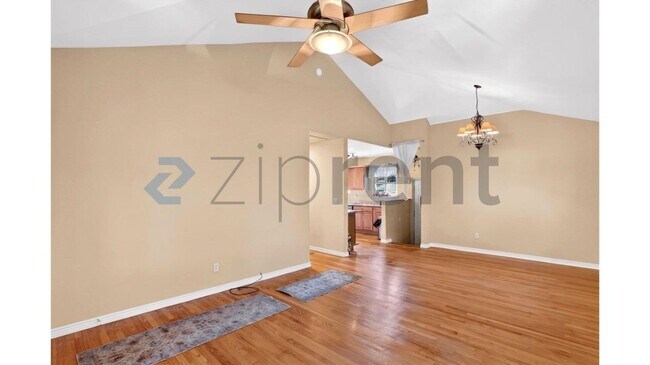 Building Photo - Unit