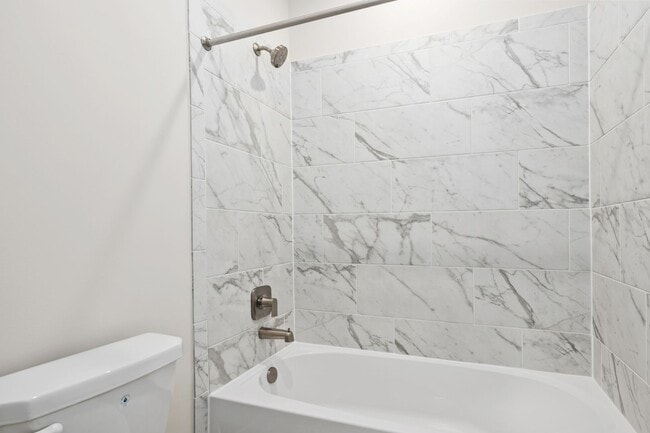 Building Photo - Beautiful new 4-bedroom, 3.5 bath property...