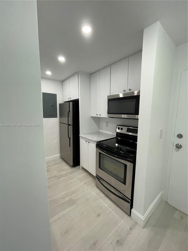 Building Photo - 2160 SW 16th Ave