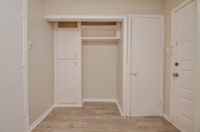 Building Photo - 5243 Greylog Dr