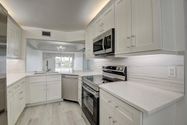 Building Photo - 23305 Barwood Ln N