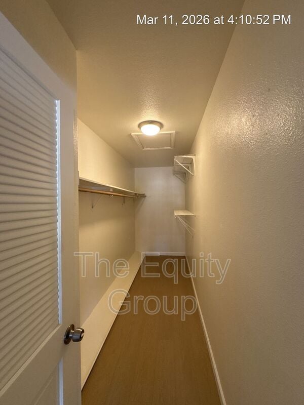 Building Photo - 1942 E Woodsville Ct