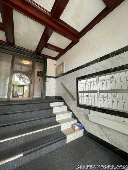 Building Photo - 1148 Commonwealth Ave