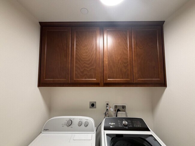 Building Photo - 1194 Velarde Cir