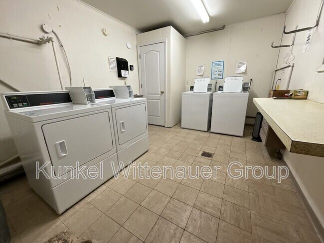 Building Photo - 900-208 8th Street