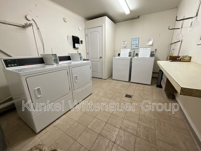 Building Photo - 900 8th St