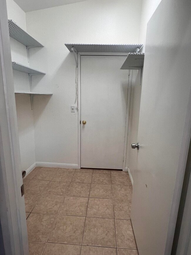 Building Photo - 83144 Albion Dr