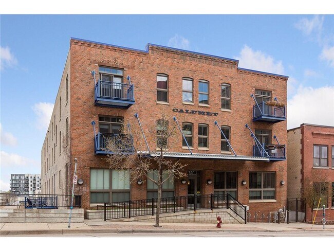 Building Photo - 127 5th St NE