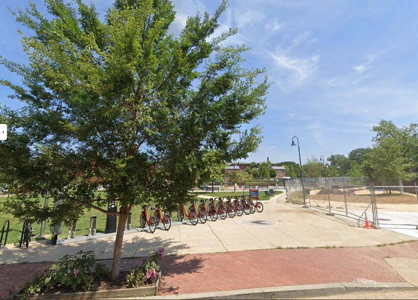 Capital bikeshare at 3rd and Elm st NW - 1907 3rd St NW