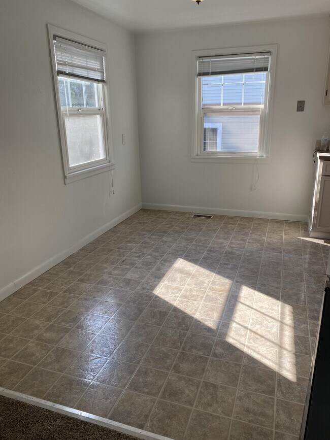 Building Photo - 5621 Fauntleroy Way SW