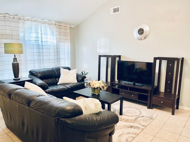 Building Photo - 118 Willoughby Ct