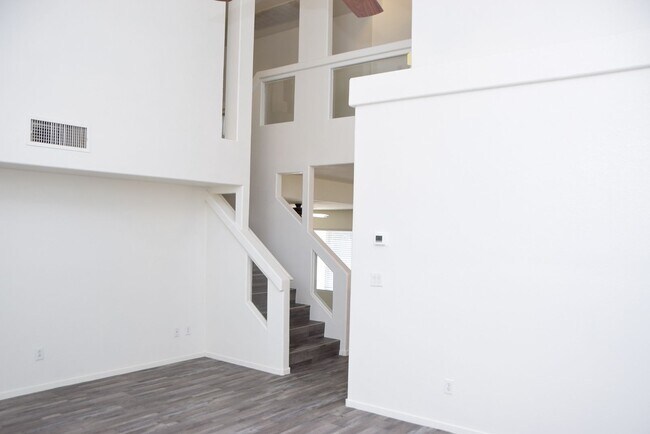 Building Photo - 8765 Country Pines Ave