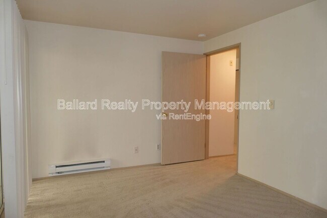 Building Photo - 2244 13th Ave W