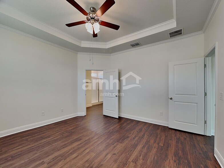 Building Photo - 990 Summer Stone Lp