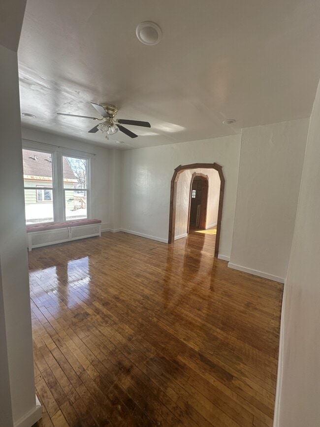 Building Photo - 409 Cedar St