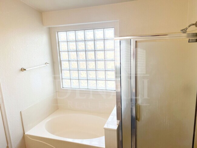 Building Photo - 2207 S Peppertree Ct