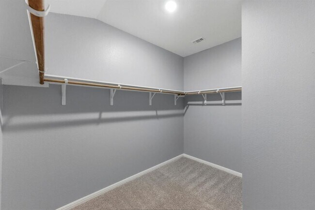 Building Photo - 100 Javans Nest