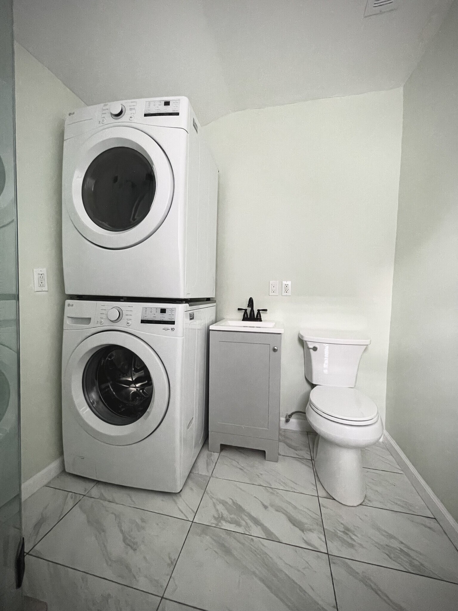 washer/dryer - 7949 Clearfield Ave