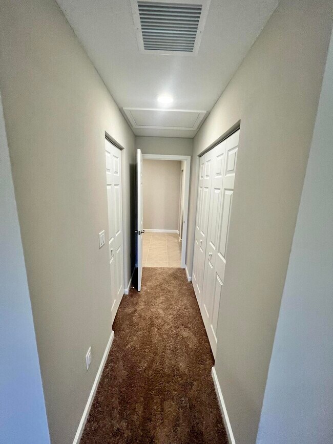 Building Photo - 5951 NW Baynard Dr