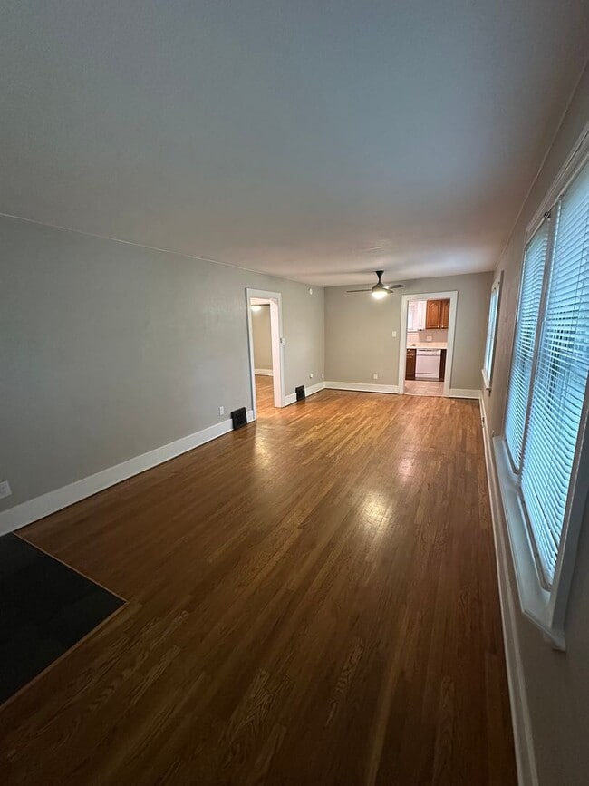 Building Photo - $1919 | 2BR/1BA | Cute Dog Friendly Home near Patty Jewett Golf Course