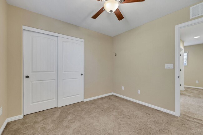 Building Photo - Southern Highlands: Spacious 4-Bedroom Home in a Gated Community with Upstairs Loft, Private Back...