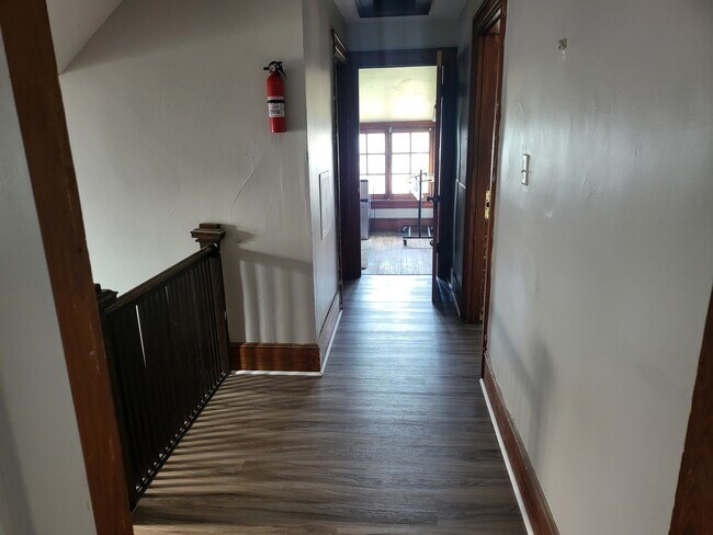 Building Photo - 226 E 16th Ave