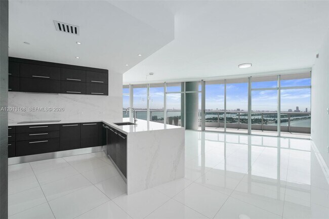 Building Photo - 900 Biscayne Blvd