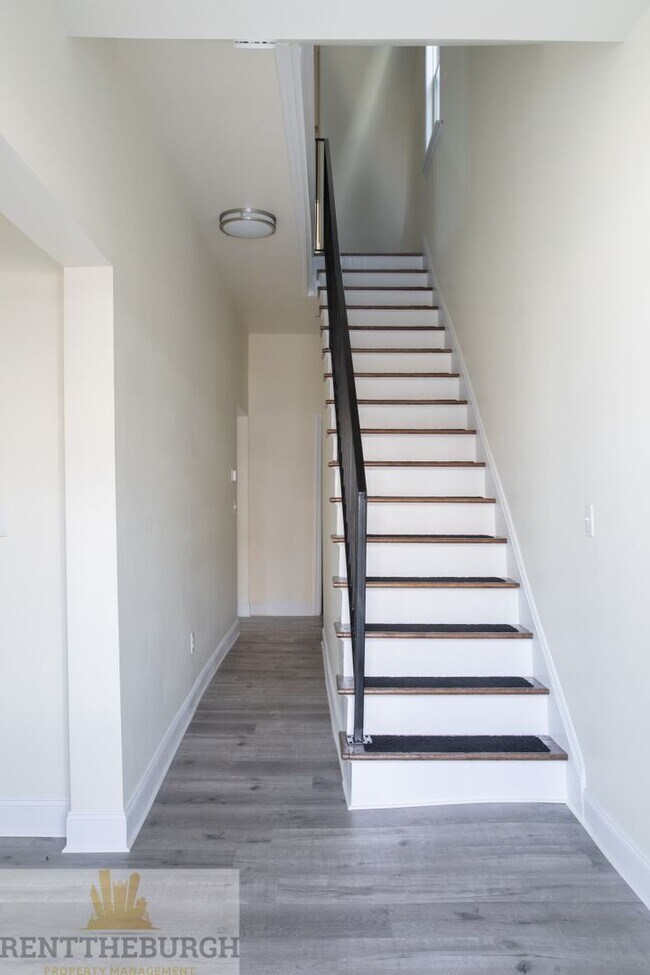 Building Photo - Updated 4BR House with 2 full baths and yard!