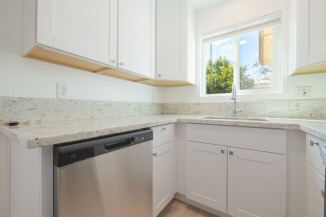 Building Photo - 1305 Sylvan Meadows Dr