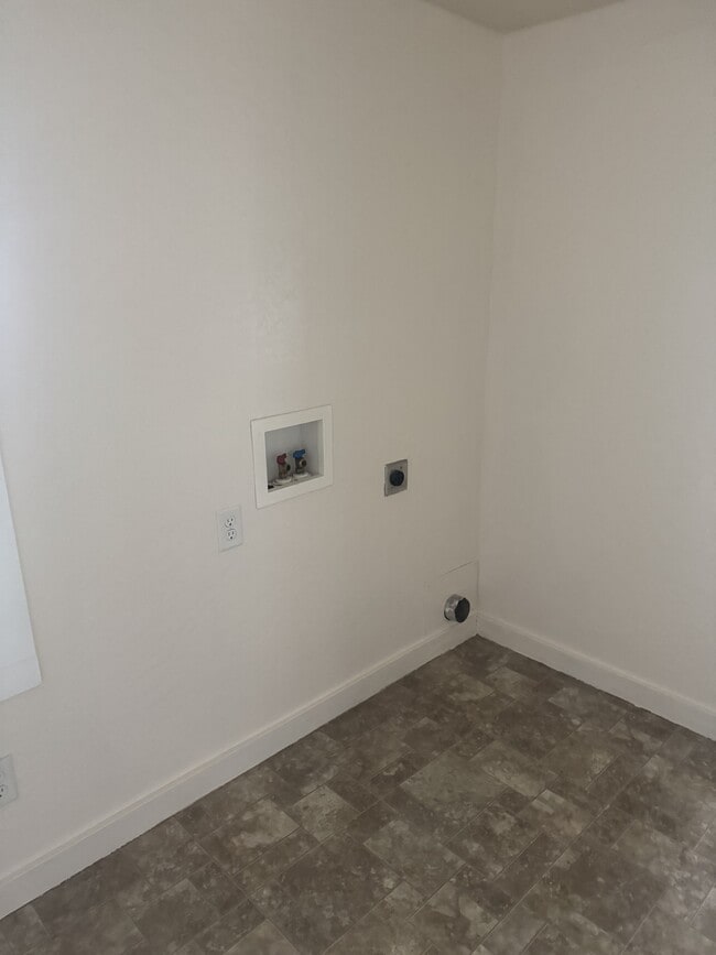 Building Photo - 6117 Table Rock Rd