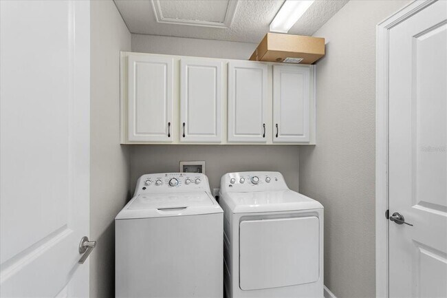 Building Photo - 11096 Silver Surfer Alley