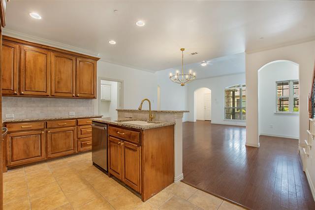 Building Photo - 5695 Hummingbird Ln