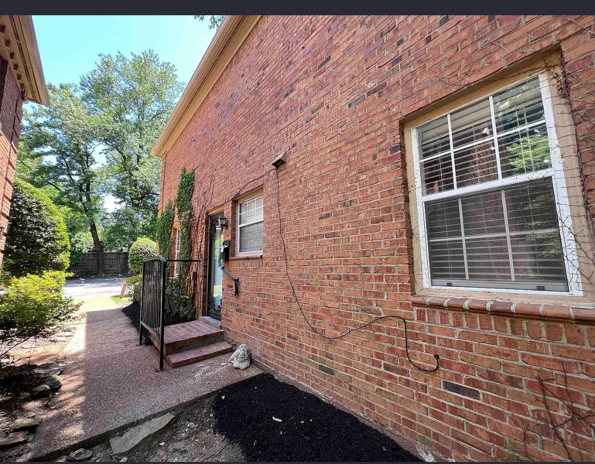 Building Photo - 258 Lombardy Pl