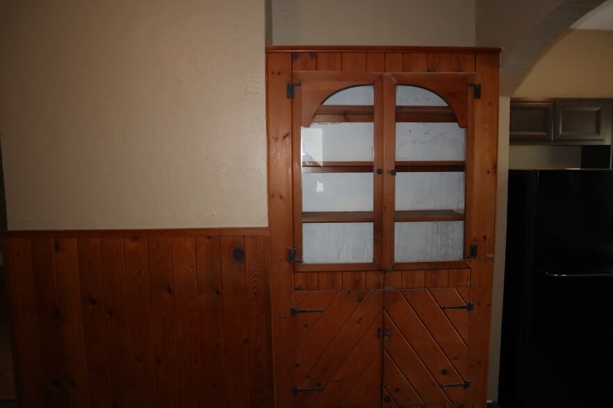 Building Photo - 606 2nd St