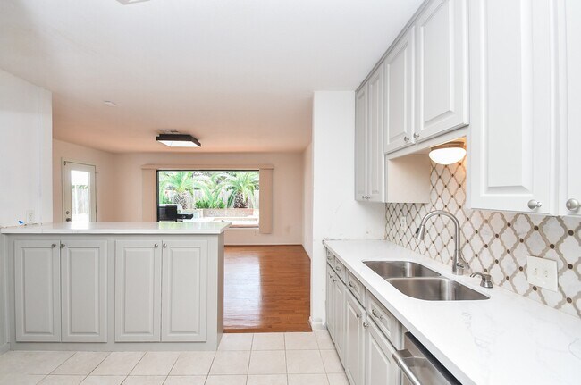 Building Photo - 6602 Housman