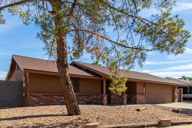 Building Photo - 1512 W Estrella Dr