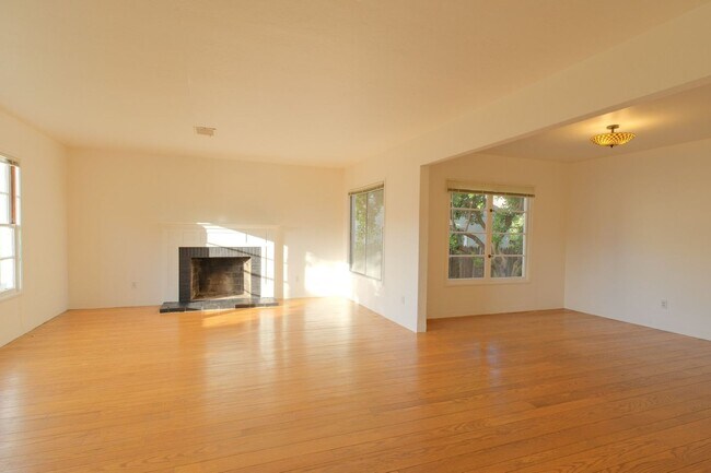 Building Photo - Piedmont Pines charming 3 Bedroom availabl...