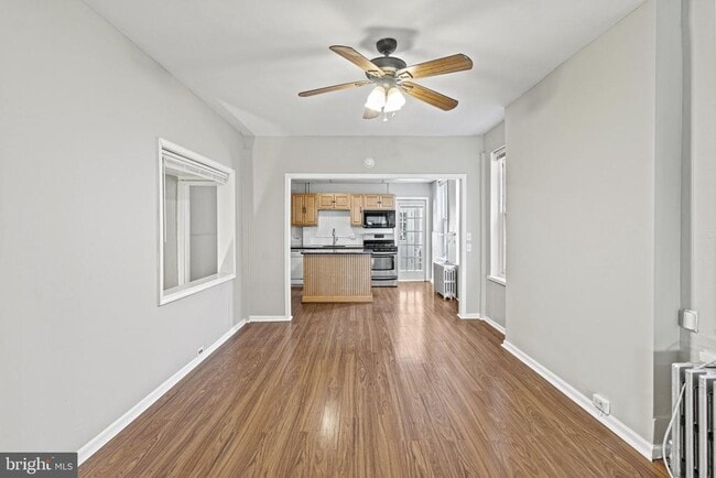 Building Photo - 307 Roxborough Ave