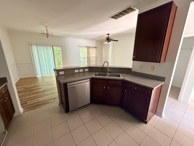 Building Photo - 8742 Appledale Dr