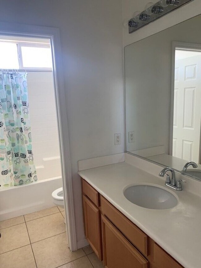 Building Photo - Spacious 4 Bed | 3 Bath Home in Southwest ...